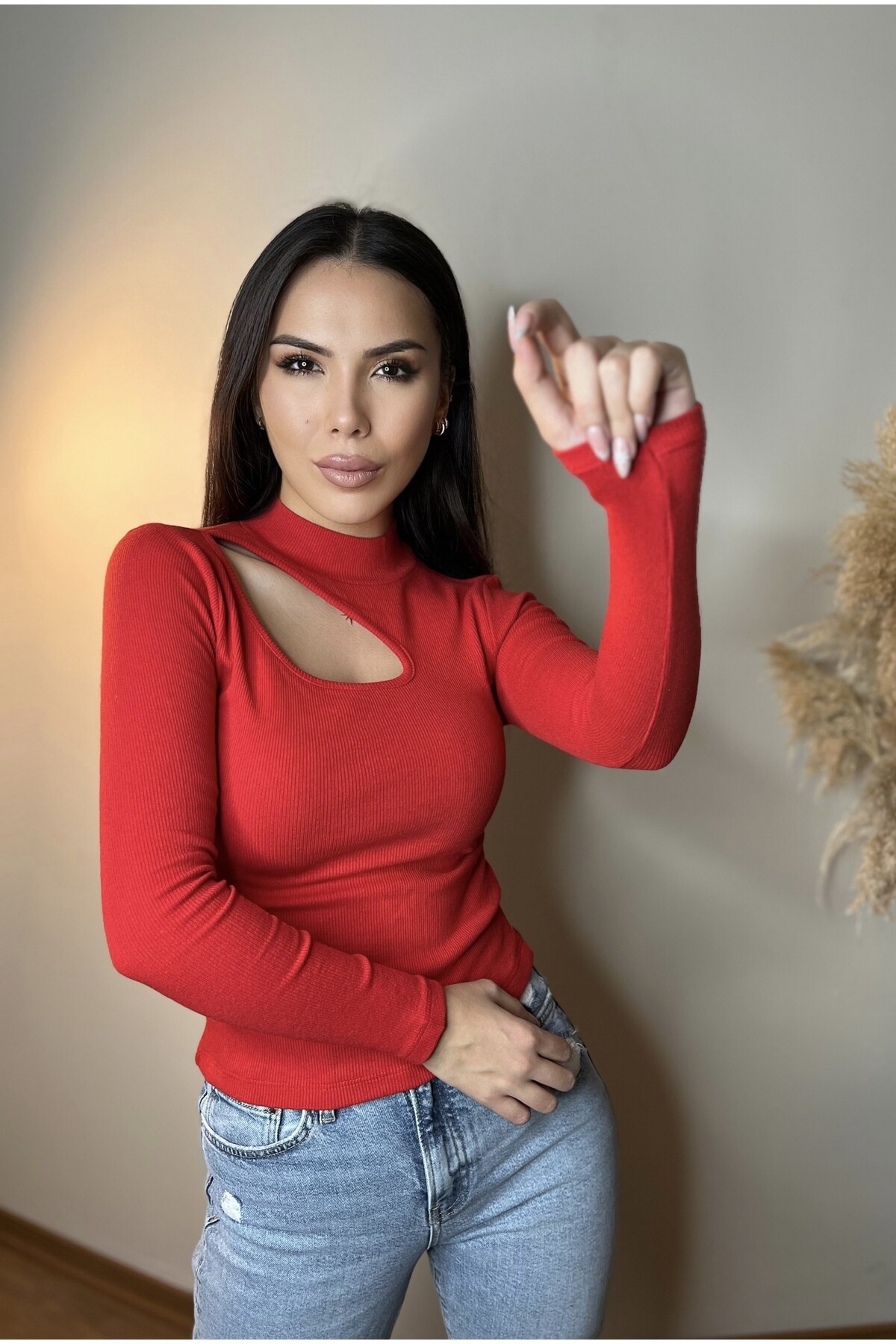 Kırmızı Cut Out Detaylı Dik Yaka Kaşkorse Bluz
