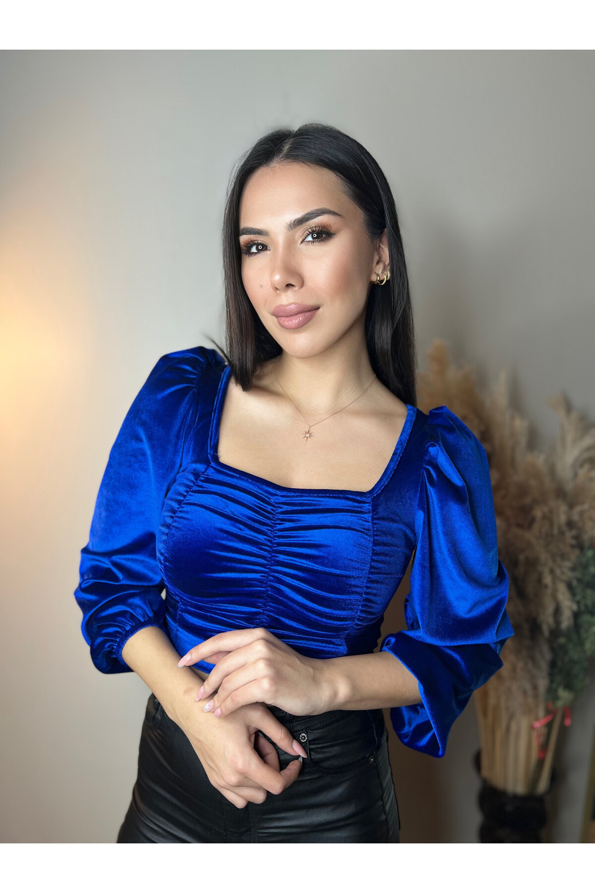 Saks Balon Kol Önü Büzgülü Crop Kadife Kumaş Bluz